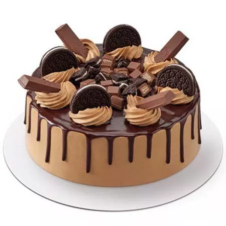 Chocolate Oreo KitKat Cake