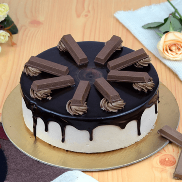 KitKat Delight Cake